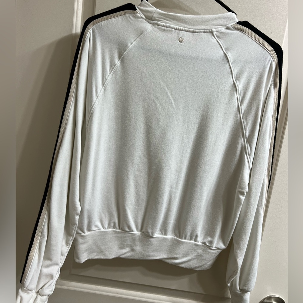 TAVI XS Sweatshirt. Gently used and in great condition!